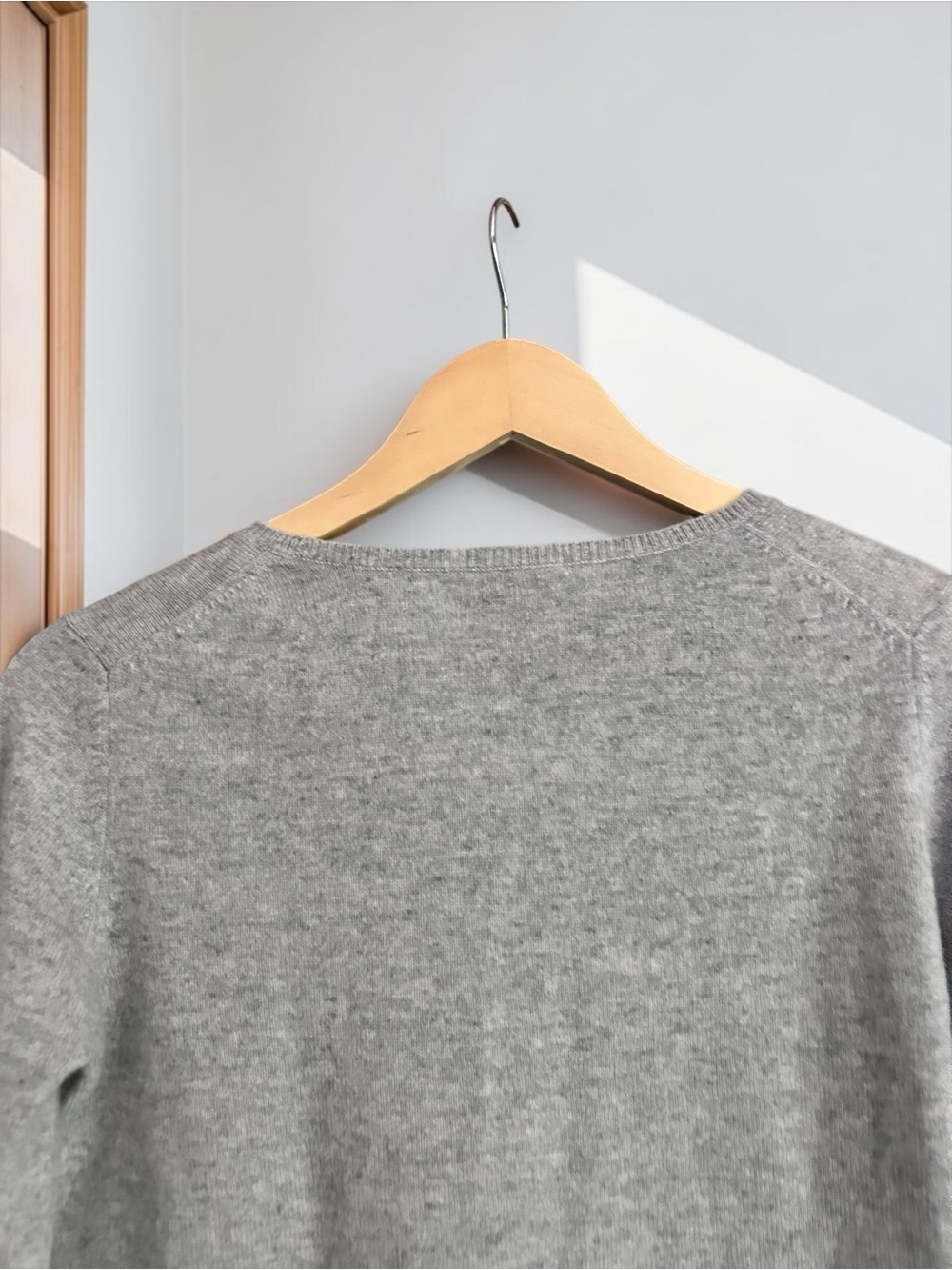 British Stock Cashmere Sweater Gray Crew Neck Lightweight Knit Sz Small - Picture 7 of 7